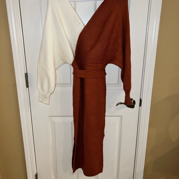 NWT Mona Colorblock Sweater Midi Dress Rust/Combo Size Small - Picture 4 of 9